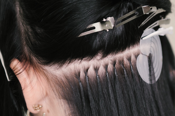 Bonding-Extensions – Detailaufnahme moderner Haarverlängerungen